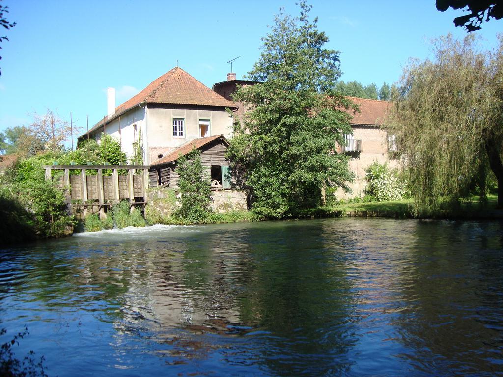 Le Moulin De Fillievres Bed and Breakfast Buitenkant foto